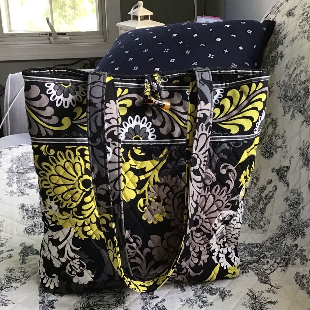 *New* No tags, Vera Bradley Toggle Closure Tote in Baroque/premium cotton!